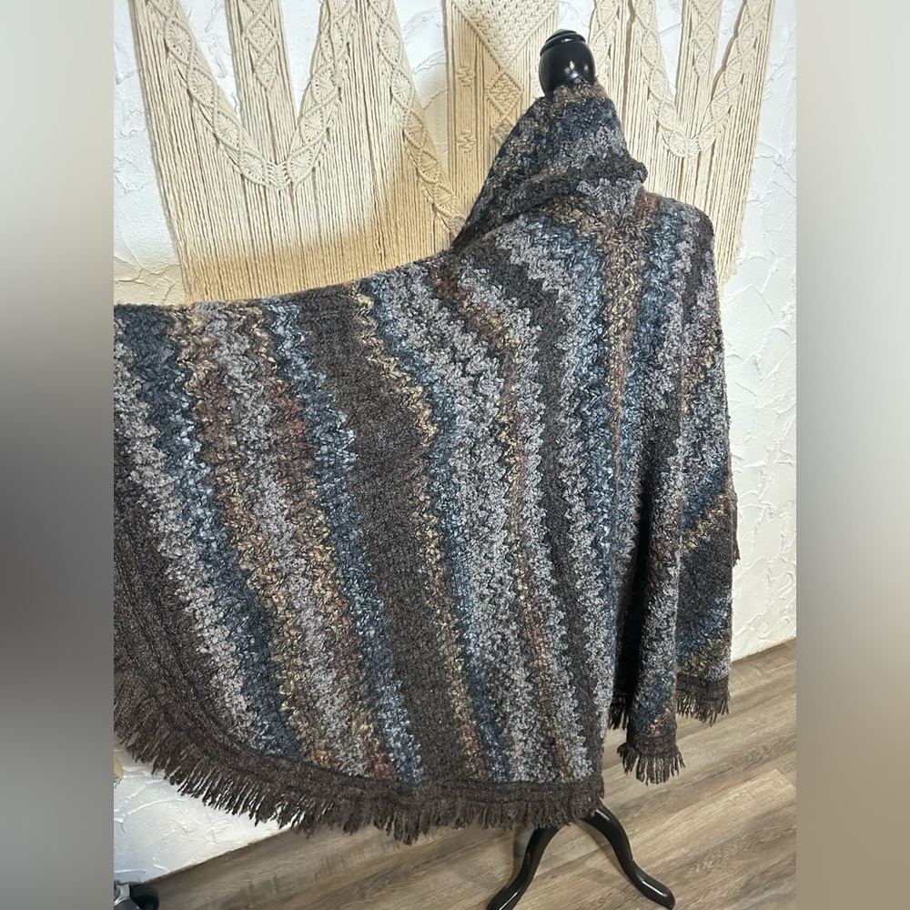 Vintage 1980s Oscar de la Renta Wool-Blend Shawl, Boho FringeWrap,Earth-Tones - Picture 8 of 16